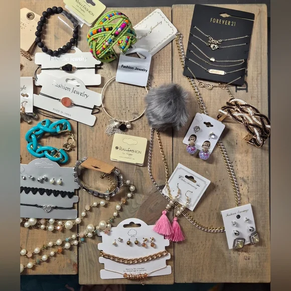 10-piece Sparkly Blind Box - Picture 2 of 4